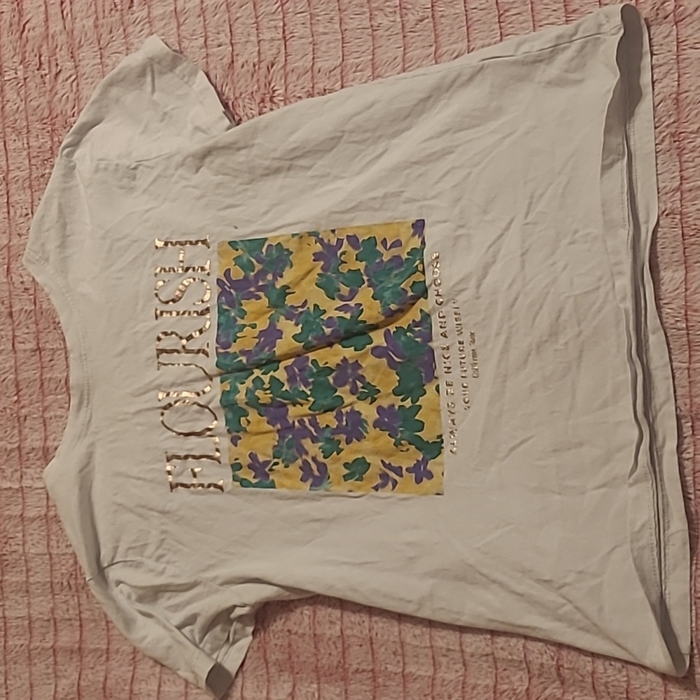 AVAILABLE WITH BUNDLE ONLY! white t-shirt
